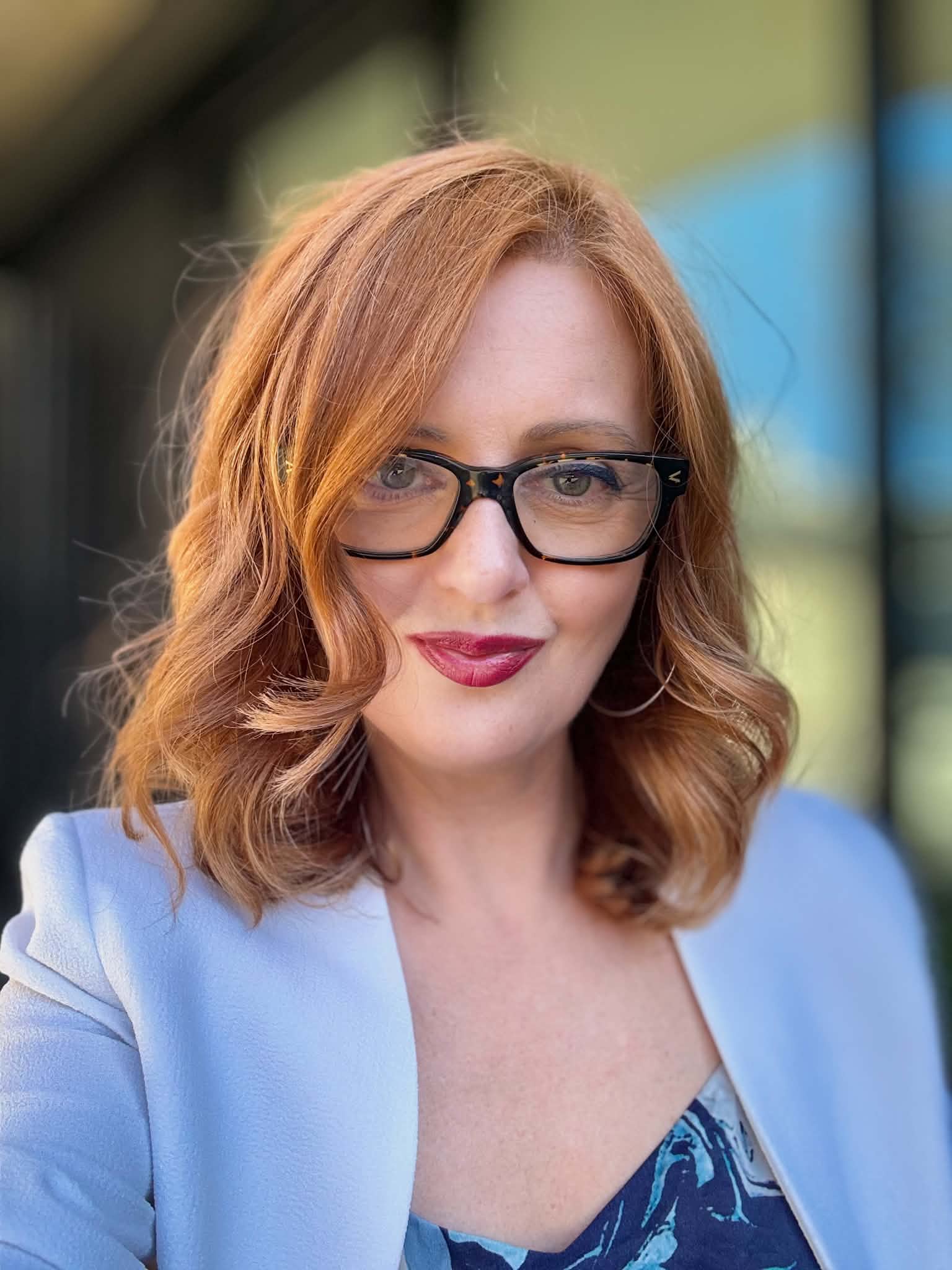 Anat Nulman, Founder of assistive.consulting, smiling in a professional headshot